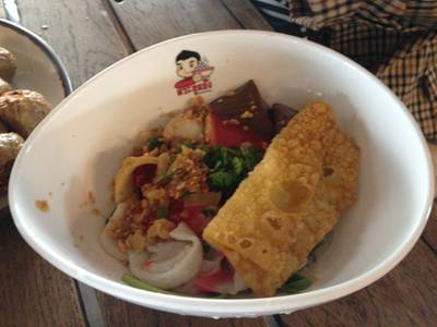 ร้านอาหาร ก๋วยเตี๋ยวเส้นปลา ตระกูลก๊ง ร้านอาหาร ก๋วยเตี๋ยวเส้นปลา ตระกูลก๊ง
