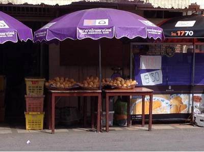 ตอนนี้เวลา9:15 ป้าเค้าก็ขายแล้วจ้า ที่ ร้านอาหาร ข้าวเหนียวมะม่วงป้าเจือ