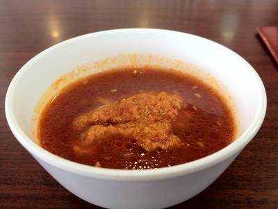 น้ำจิ้มของร้าน Machi Shabu Shabu (มีผสมเนื้อกุ้งไว้ด้วย) ที่ ร้านอาหาร Machi Shabu Shabu