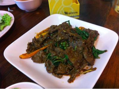 ร้านอาหาร ลุงลอยป่าลั่น & White House