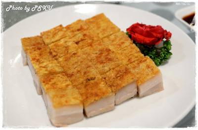 หมูกรอบ ที่ ร้านอาหาร Ah Yat Abalone Forum Restaurant