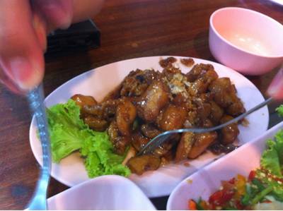 ไก่ค่ัวเค็ม ที่ ร้านอาหาร ลุงลอยป่าลั่น & White House