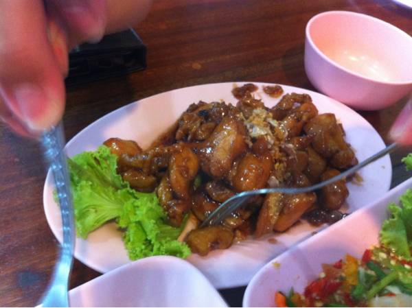 ไก่ค่ัวเค็ม ที่ ร้านอาหาร ลุงลอยป่าลั่น & White House