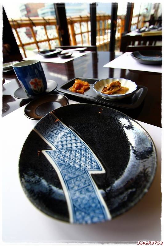 จานที่ทางร้านสวยดีครับ แต่หามาจากในไทยนี่แหละ ที่ ร้านอาหาร Mugendai Sushi & Tempura Bar