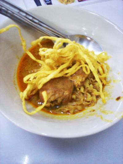 ข้าวซอยน่องไก่ ที่ ร้านอาหาร คั่วไก่โอชา BTS สะพานควาย