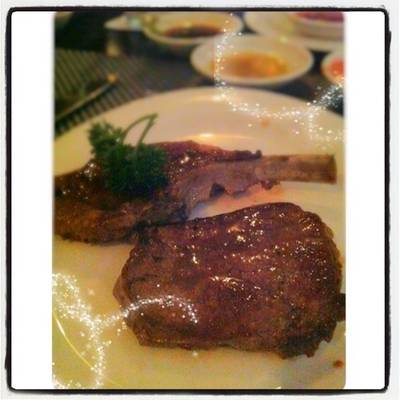 สเต๊กเนื้อวัว และ แกะ ที่ ร้านอาหาร Vie Dining