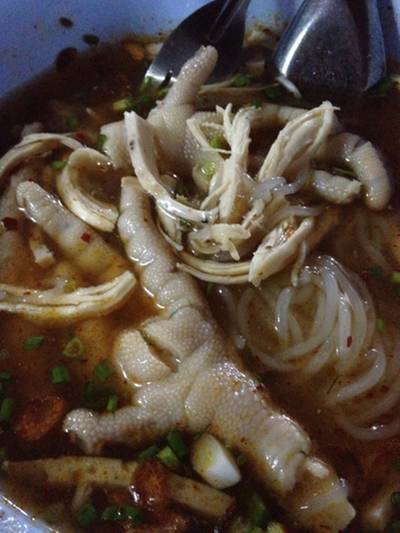 หลังปรุง โปรดระวังพริกเผาร้านนี้เผ็ดมาก กรุณาใส่แต่น้อย ที่ ร้านอาหาร 99 ก๋วยจั๊บญวน