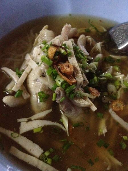 ก๋วยจั๊บตีนไก่หมูยอไก่ฉีก(ก่อนปรุง) ที่ ร้านอาหาร 99 ก๋วยจั๊บญวน
