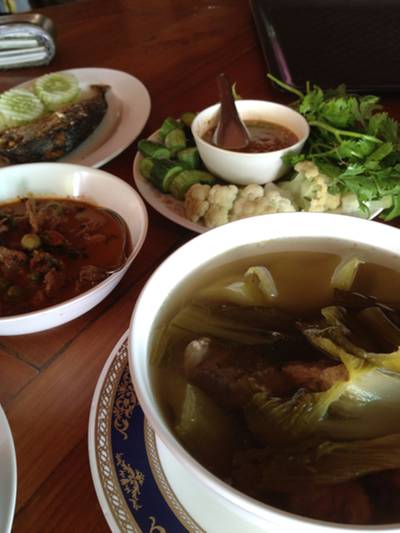 ร้านอาหาร ลมเย็น