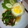 คะน้าหมูกรอบ ที่ ร้านอาหาร Dinner Bistro