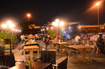 บรรยากาศร้าน ที่ ร้านอาหาร Sit & Sip: Beer Chilling