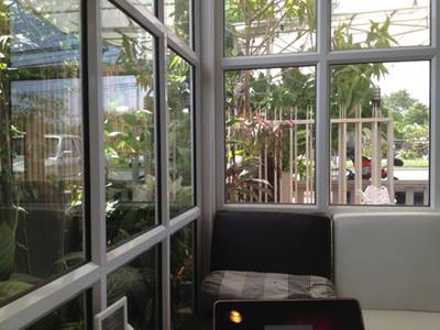 ร้านอาหาร White House Coffee