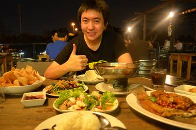 พร้อมกินแล้ววว ^^ ที่ ร้านอาหาร Sit & Sip: Beer Chilling