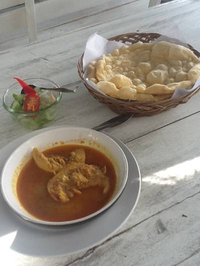โรตีแกงกระหรี่ไก่ แกงเนื้อก็อร่อยนะ ที่ ร้านอาหาร ดาดา โรตีโอ่ง โรตีแกงกระหรี่ไก่ แกงเนื้อก็อร่อยนะ ที่ ร้านอาหาร ดาดา โรตีโอ่ง