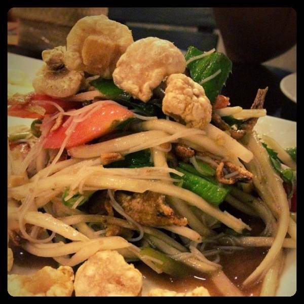 ตำมั่ว ที่ ร้านอาหาร บ้านส้มตำ ซอยศรีเวียง