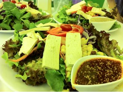 สลัดจานโต!!! 89 บาท ที่ ร้านอาหาร Veggie Veggie by Namo and Nammon Farm