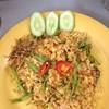 ข้าวผัดกัมปงกุ้ง. มีปลากรอบโรยข้างๆด้วยน่ะค่ะ ที่ ร้านอาหาร Bangdee Restaurant. อาหารอิสลาม