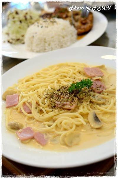 สปาเก็ตตี้ไวท์ซอส  50 บาท ที่ ร้านอาหาร Bake a wish สุขสวัสดิ์ 19