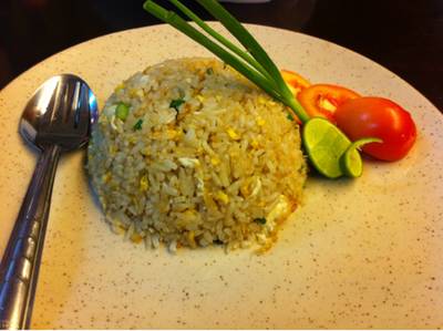 ข้าวผัดไข่ อร๊อยยย อร่อย ค๊าาาา ที่ ร้านอาหาร แซ่บสมใจนึก