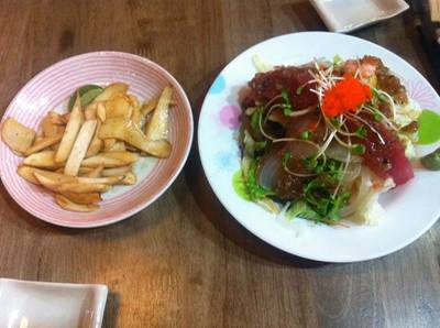 เห็ดผัดเนย และ สลัด ที่ ร้านอาหาร Tadaima สุขุมวิท 55