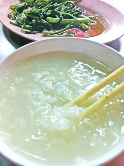 ข้าวต้มอันแสนข้น ที่ ร้านอาหาร ร้านข้าวต้มนายง้วน