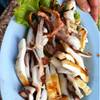 ปลาหมึกหอมย่าง ที่ ร้านอาหาร น้องพิม ริมหาดราไวย์