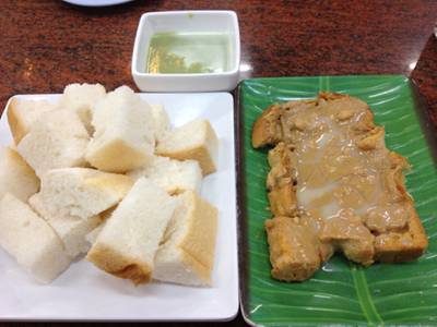 ปังสังขยา+หน้าเนยถั่ว ที่ ร้านอาหาร เล็กนมสด
