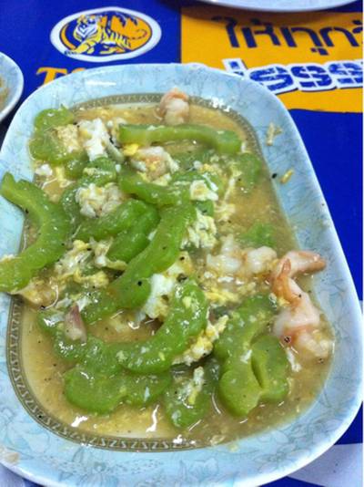 มะระผัดไข่รสชาติไม่ธรรมดา ที่ ร้านอาหาร เส่ย