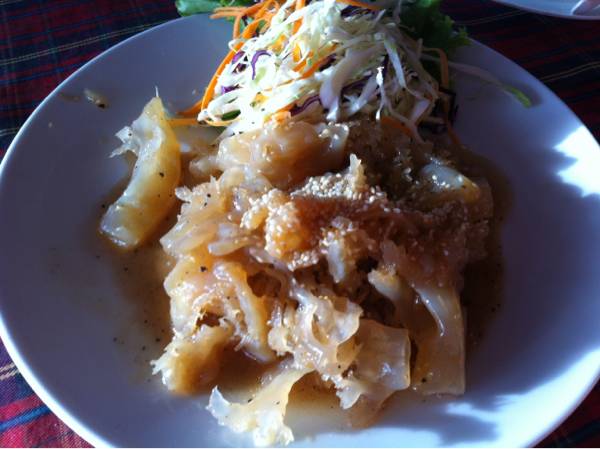 ยำแมงกะพรุนน้ำมันงา ที่ ร้านอาหาร ข้าวต้มปากน้ำ