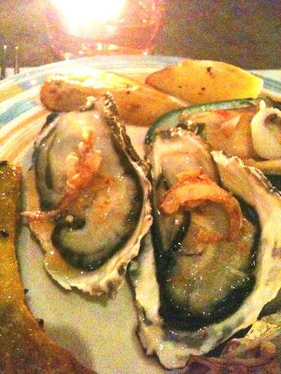 หอยนางรมตัวโต ที่ ร้านอาหาร Cafe de nimes Grand sukhumvit bangkok hotels