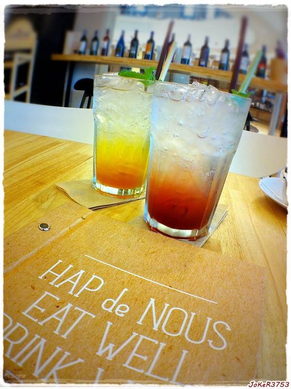 น้ำเสาวรส+โซดา และ สตรอว์เบอร์รี่+โซดาครับ อร่อยแต่หวานไปนิด คงเผื่อน้ำแข็งละลาย ที่ ร้านอาหาร HAP de NOUS The Promenade