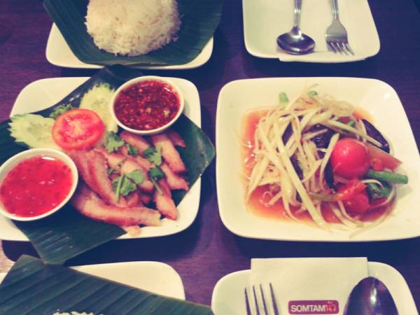 แซบหลาย!!! ที่ ร้านอาหาร ส้มตำนัว สยามสแควร์ซอย 5