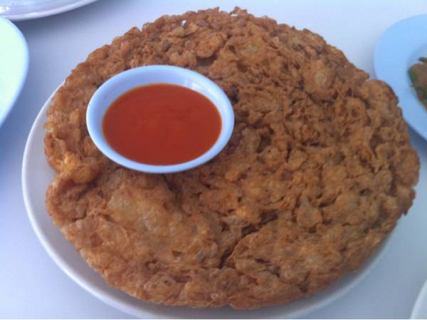 ไข่เจียวกรอบ ที่ ร้านอาหาร หม่อนไหม