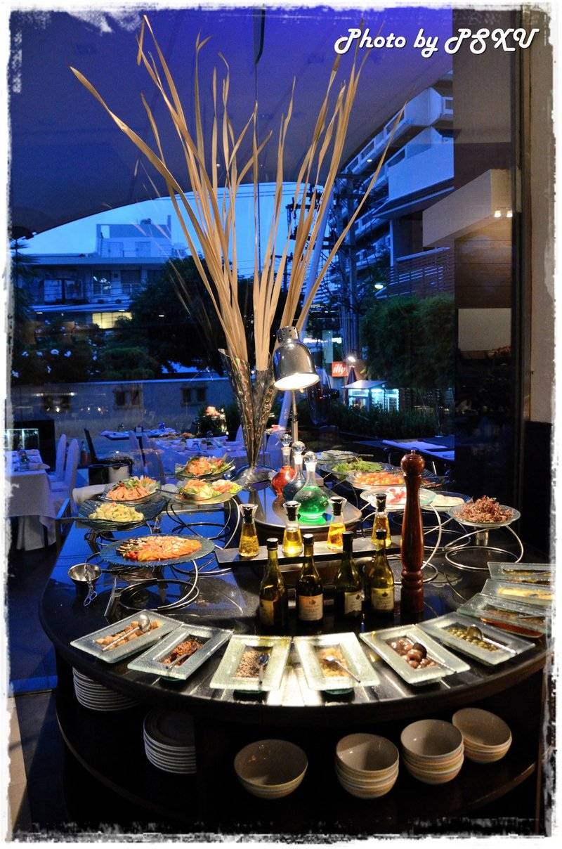 Café De Nimes Restaurant @Grand Sukhumvit Bangkok ที่ ร้านอาหาร Cafe de nimes Grand sukhumvit bangkok hotels