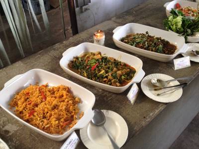 คุณเชิญ มังสวิรัติ ที่ ร้านอาหาร Khunchurn