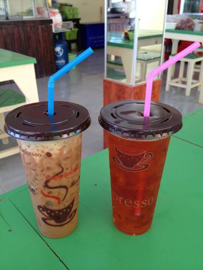 กาแฟเย็น ชาเย็น ที่ ร้านอาหาร นำนำ ลูกชิ้นปลา บะหมี่ปลา กาแฟเย็น ชาเย็น ที่ ร้านอาหาร นำนำ ลูกชิ้นปลา บะหมี่ปลา