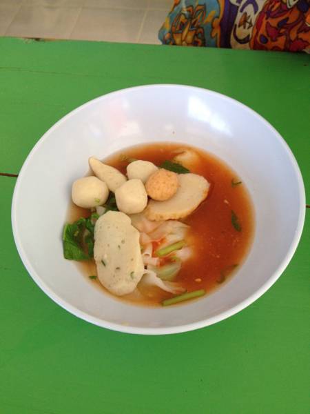 เย็นตาโฟ ที่ ร้านอาหาร นำนำ ลูกชิ้นปลา บะหมี่ปลา