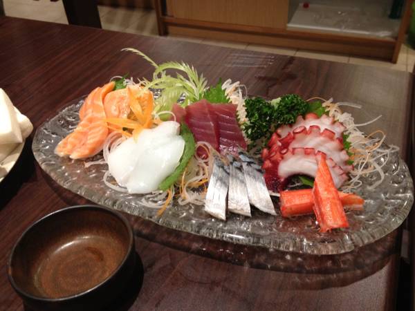 ปลาดิบรวม 5 อย่างชุด B ที่ ร้านอาหาร Akiyoshi Asiatique