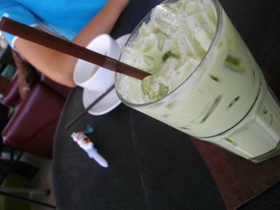 ชาเขียวลาเต้ปั่น ที่ ร้านอาหาร Three Mango