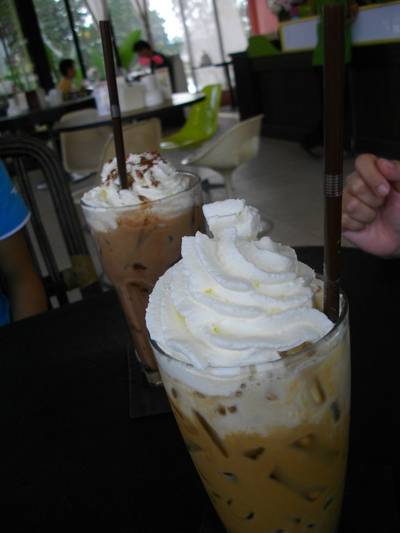 มอคค่าเย็น ประชัน ทรี แมงโก้ คอฟฟี่ ที่ ร้านอาหาร Three Mango