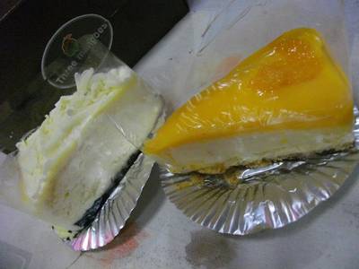 เค้กไวท์ชอค กับเค้กส้ม ที่ ร้านอาหาร Three Mango