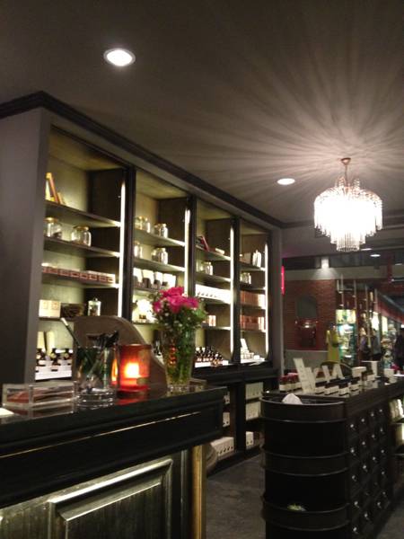 บรรยากาศในร้าน ออก vintage ที่ ร้านอาหาร ANYADHARU Asiatique