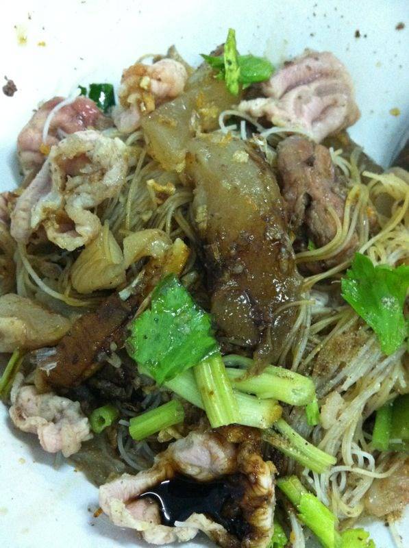 เนื้อน้อยไปนิด แต่นุ่มคะ ที่ ร้านอาหาร ก๋วยเตี๋ยวเนื้อเจ้ผอม