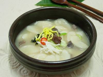 ซุปข้าวเกาหลี อร่อยดี ไม่เหมาะสำหรับคนไม่ทานเนื้อนะครับ ที่ ร้านอาหาร Misone Restaurant