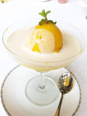 พุดดิ้งมะม่วง ที่ ร้านอาหาร Déjà Vu พุดดิ้งมะม่วง ที่ ร้านอาหาร Déjà Vu