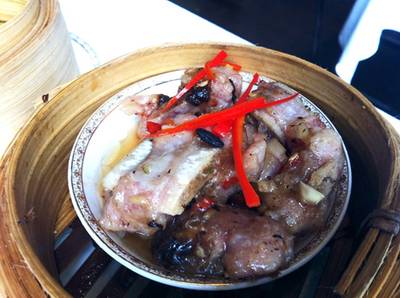 กระดูกหมูตุ๋นเต้าซี่ ที่ ร้านอาหาร Déjà Vu กระดูกหมูตุ๋นเต้าซี่ ที่ ร้านอาหาร Déjà Vu