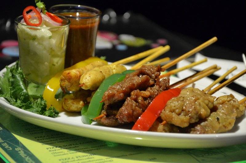 สะเต๊ะหมู ไก่ เนื้อ ที่ ร้านอาหาร Concept CM2 Novotel Bangkok on Siam Square