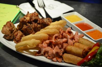 บัฟฟาโล่วิงส์และผองเพื่อน ที่ ร้านอาหาร Concept CM2 Novotel Bangkok on Siam Square