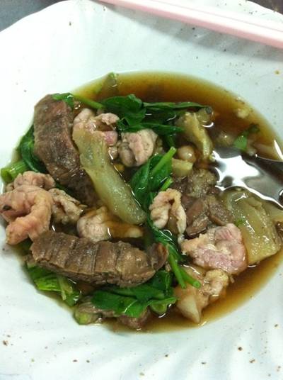 เนื้อนุ่มมาก ละลายในปาก ที่ ร้านอาหาร ก๋วยเตี๋ยวเนื้อเจ้ผอม
