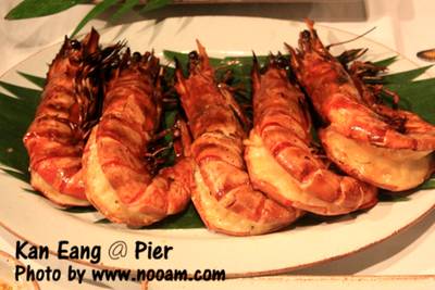 กุ้งลายเสือเป็นเผาครับ 5 ตัวประมาณ 2100 บาท  ที่ ร้านอาหาร ร้านกันเอง 